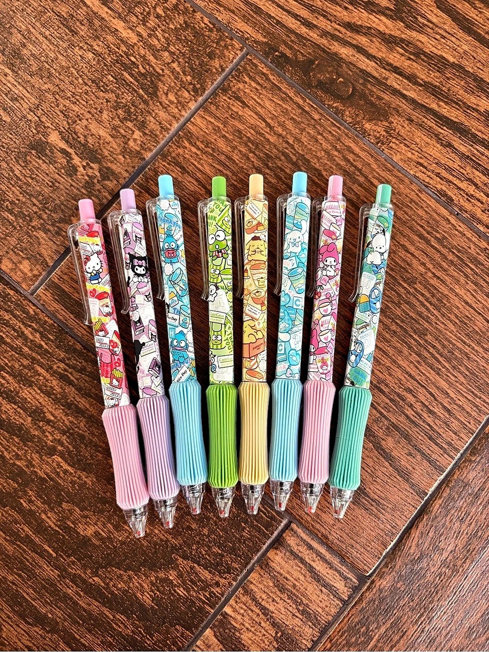 Sanrio Characters Retractable Black Gel Pen 8-Piece Set